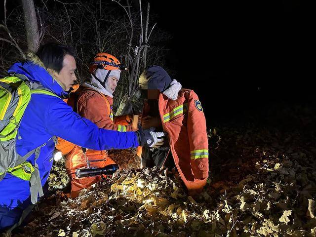 零下11℃！驴友夜困黄草梁，将自己埋在落叶中取暖