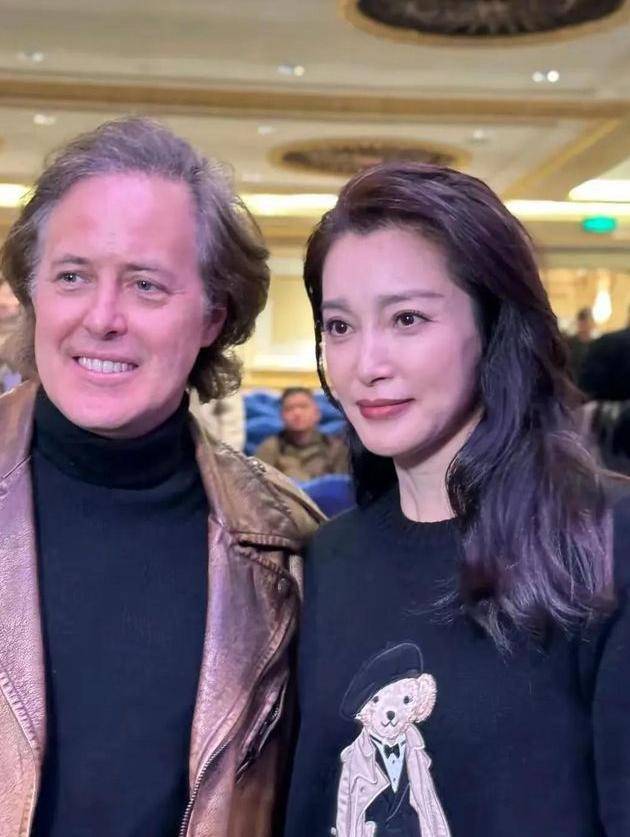 51岁李冰冰卸下"伪装"，取出假体融掉玻尿酸，选择自然老去