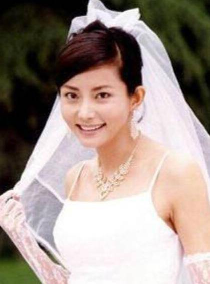 李钰：因癌症去世，男友汪雨已经结婚生子，只有母亲还记得她！