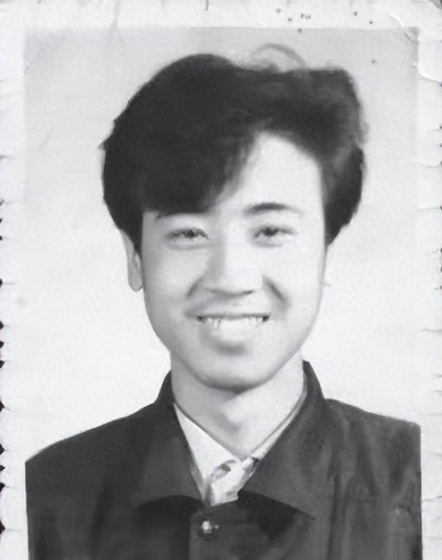 于和伟：3岁丧父，吃姐姐奶水长大，成名后为8个哥哥姐姐买房！