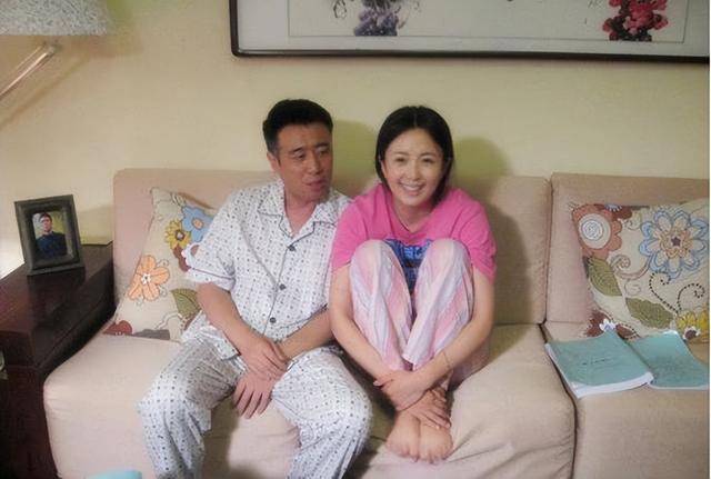 于和伟：3岁丧父，吃姐姐奶水长大，成名后为8个哥哥姐姐买房！