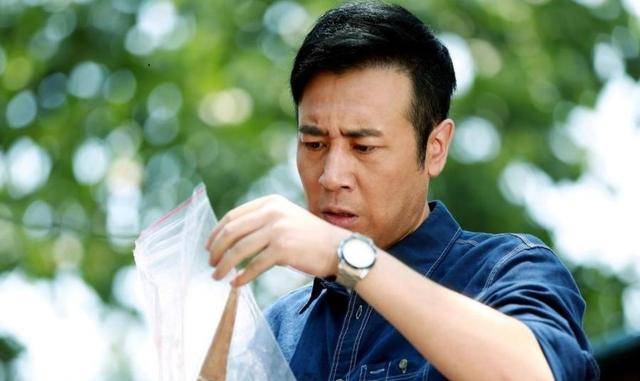 于和伟：3岁丧父，吃姐姐奶水长大，成名后为8个哥哥姐姐买房！