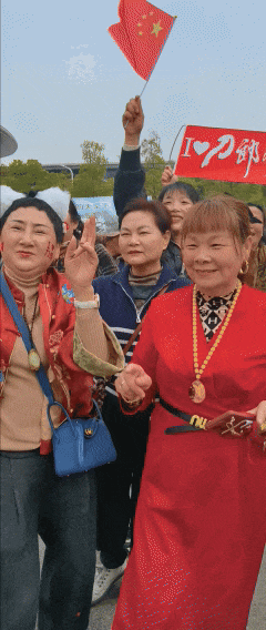 就在刚刚！武汉万人现场沸腾！知名男演员昨晚也悄悄现身