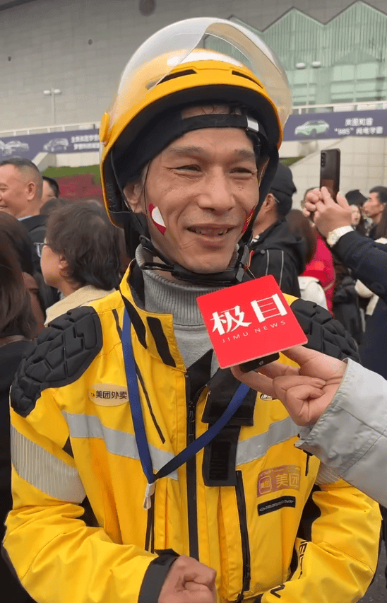 就在刚刚！武汉万人现场沸腾！知名男演员昨晚也悄悄现身