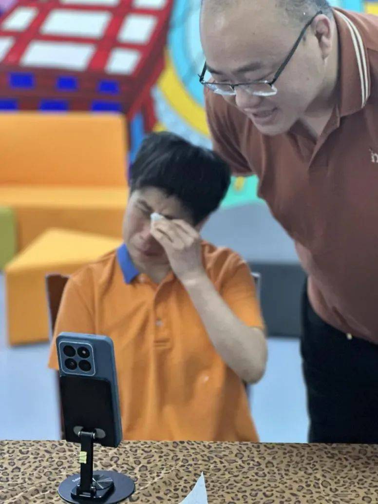 湖南网友在视频中听到方言“双塘村”，只用一天，漂泊18年的女子找到家