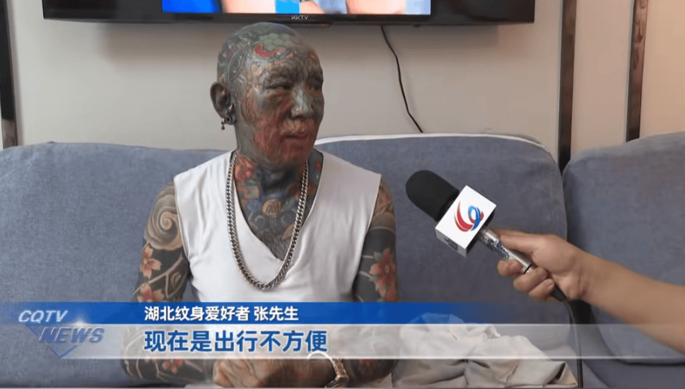 68岁大爷满身纹身！高铁飞机坐不了，亲友躲着走：你是个老妖怪