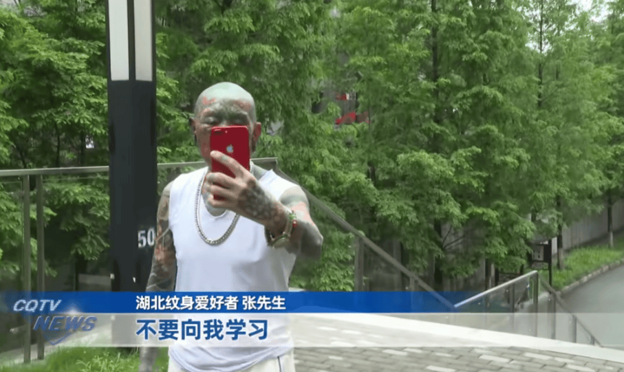 68岁大爷满身纹身！高铁飞机坐不了，亲友躲着走：你是个老妖怪